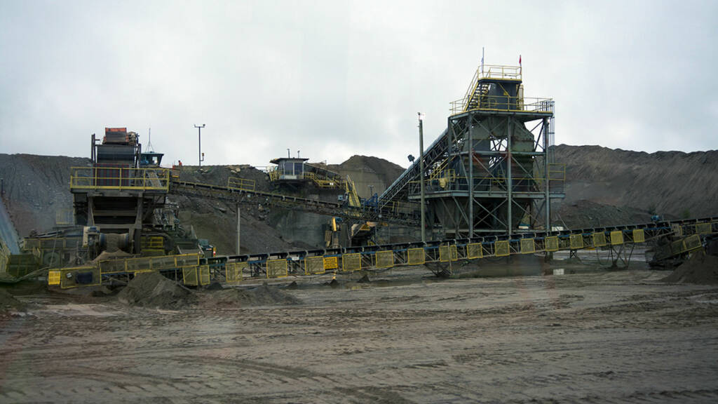 Active aggregate pit